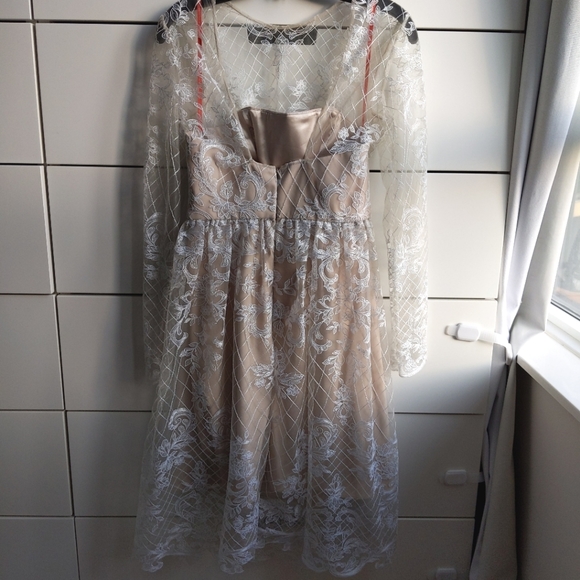 Monique Lhuillier lace overlay cocktail dress, size 2, White and Cream - Picture 2 of 8